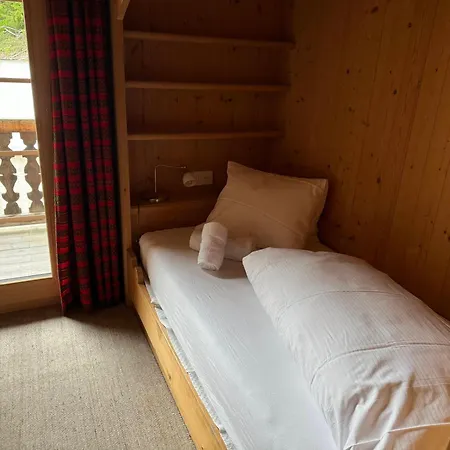 Haus 3 - 5 Haus Mit Garten In Ruhiger Wohngegend Laax