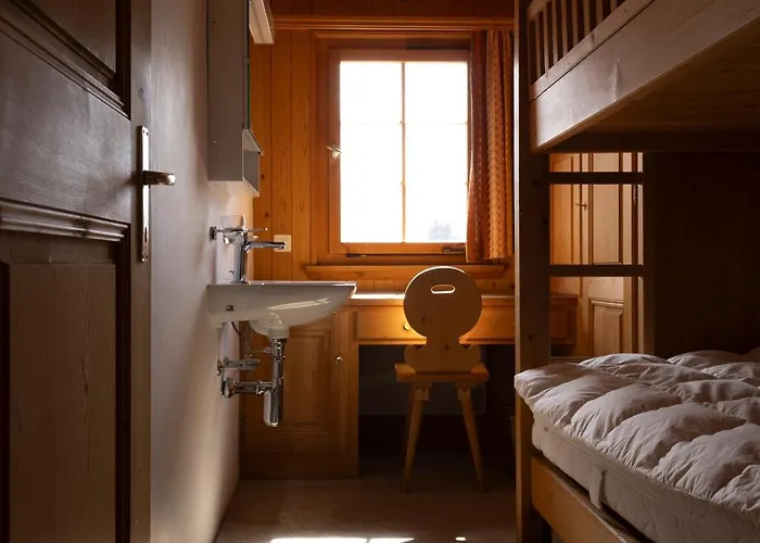 Haus 3 - 5 Haus Mit Garten In Ruhiger Wohngegend * Laax