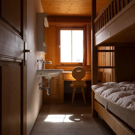 Haus 3 - 5 Haus Mit Garten In Ruhiger Wohngegend * Laax