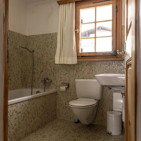 Appartamento Haus 3 - 5 Haus Mit Garten In Ruhiger Wohngegend Laax